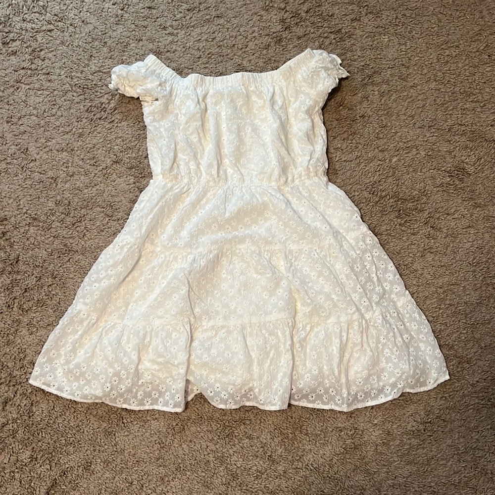 Not sure about the size but I am going to assume medium or large.